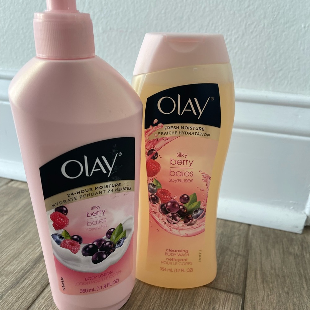 Olay Fresh Moisture Silky Berry  Body Lotion and  Cleansing Body Wash 12oz
